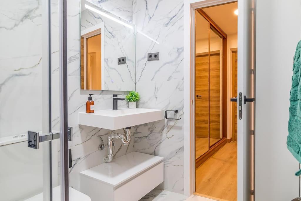 מדריד Apartamento Reformado Y Tranquilo Junto A Gran Via מראה חיצוני תמונה